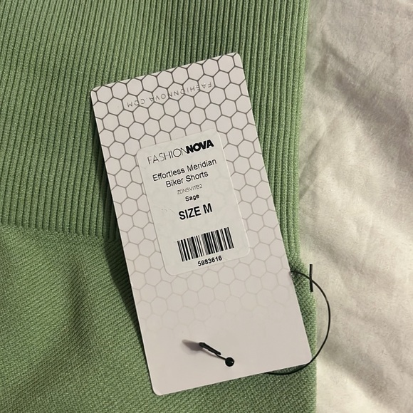 NWT Green Activewear Set - Picture 6 of 6